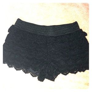 Cute Black Jolt Shorts, Size XL